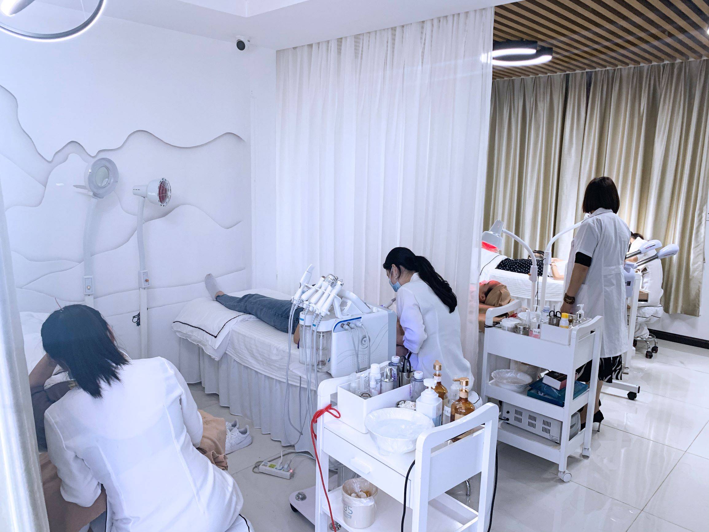 美業人才招聘外包分享：顧客喜歡什么樣的美容師呢？